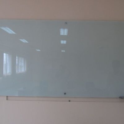 Ưu Điểm Bảng Kính Văn Phòng