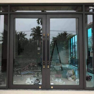 Cửa Nhôm Thủy Lực Màu Vân Gỗ Trắc