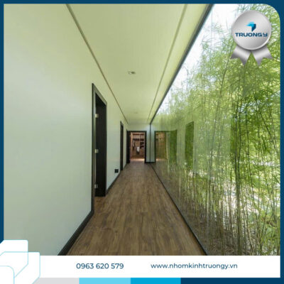 Vách Kính ( Kết Nối Hòa Quyện Với Thiên Nhiên Cho Không Gian Thoáng Đãng) 2 Vach Kinh