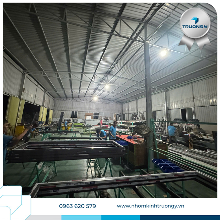 Nhom Kinh Truong Y 13